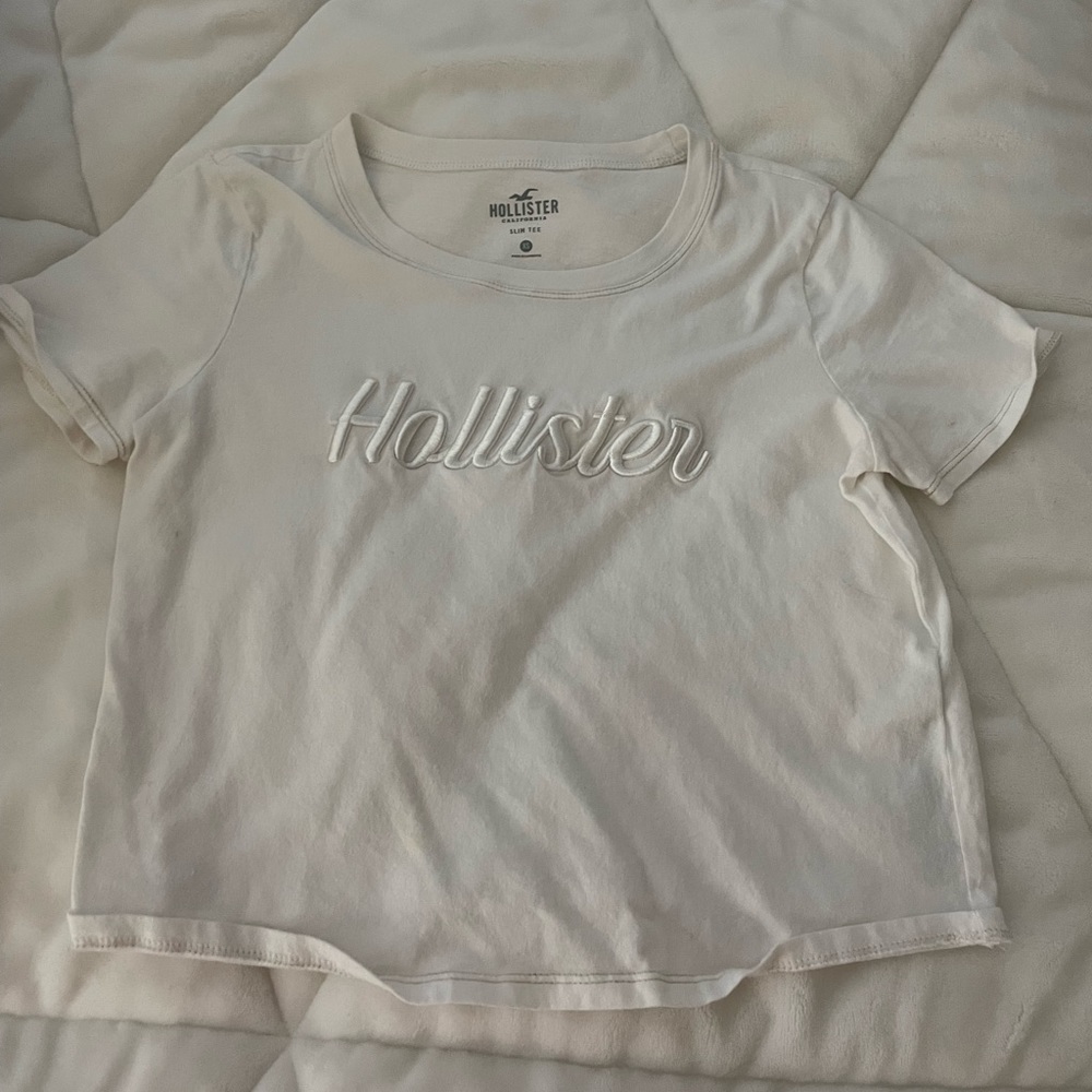 white hollister lettering top